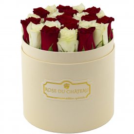 Edition Spéciale Brzoskwiniowy Box z Białymi & Czerwonymi Różami Żywymi