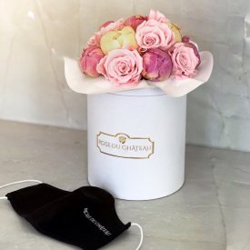 Zestaw Maska Ochronna & Pink Pastel Wieczne Piwonie Bouquet w Białym Boxie