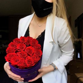 Zestaw Maska Ochronna & Czerwone Wieczne Róże w Fioletowym Flokowanym Boxie