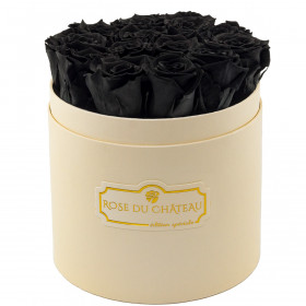 Roses Eternelles Noires Dans Une Flowerbox Pêche