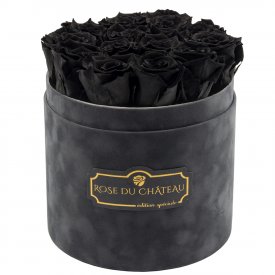 Černé věčné růže v šedém semišovém flowerboxu
