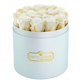 Bílé věčné růže v modrém flowerboxu